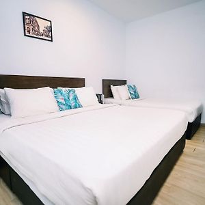 Habitación Familiar Estándar con 2 Camas Individuales